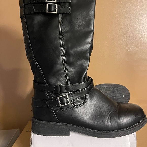 Girls black riding boots with buckles - Picture 1 of 1